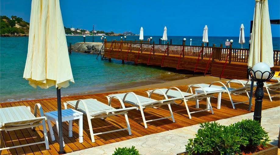 Ada Beach Hotel Karavas  外观 照片