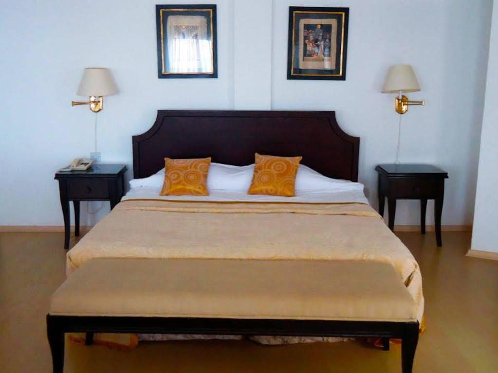 Ada Beach Hotel Karavas  外观 照片