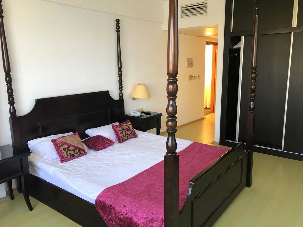 Ada Beach Hotel Karavas  外观 照片
