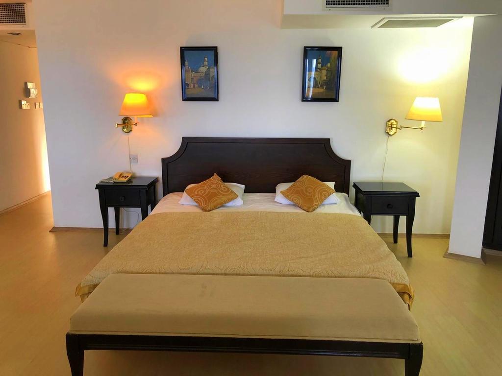 Ada Beach Hotel Karavas  外观 照片